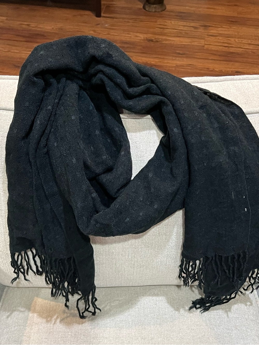 Noble Mount Tassel Scarf